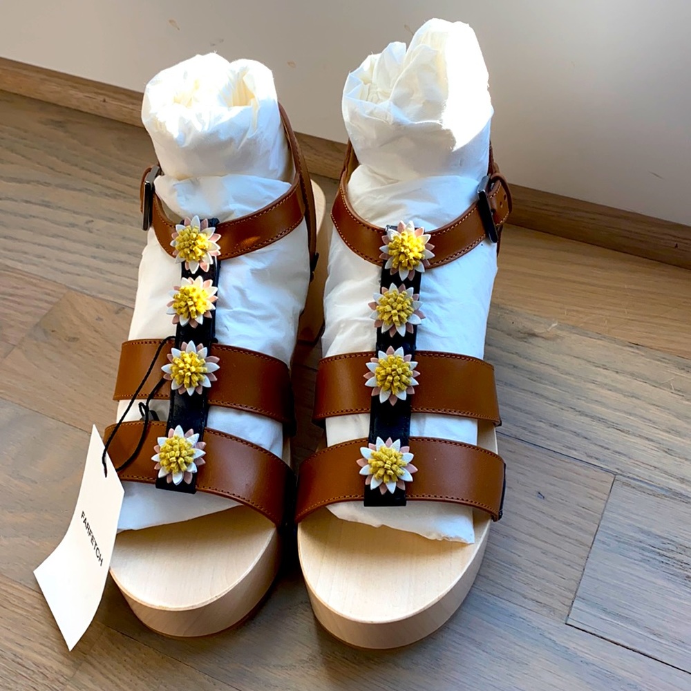 Fabrizio Viti
Linda caged platform sandals